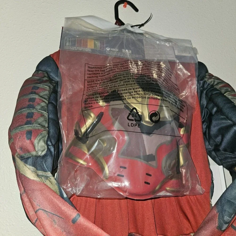 NEW Halo Spartan Yoroi Halloween Costume Boys Small 6-7 Mask Jumpsuit LIGHTS UP